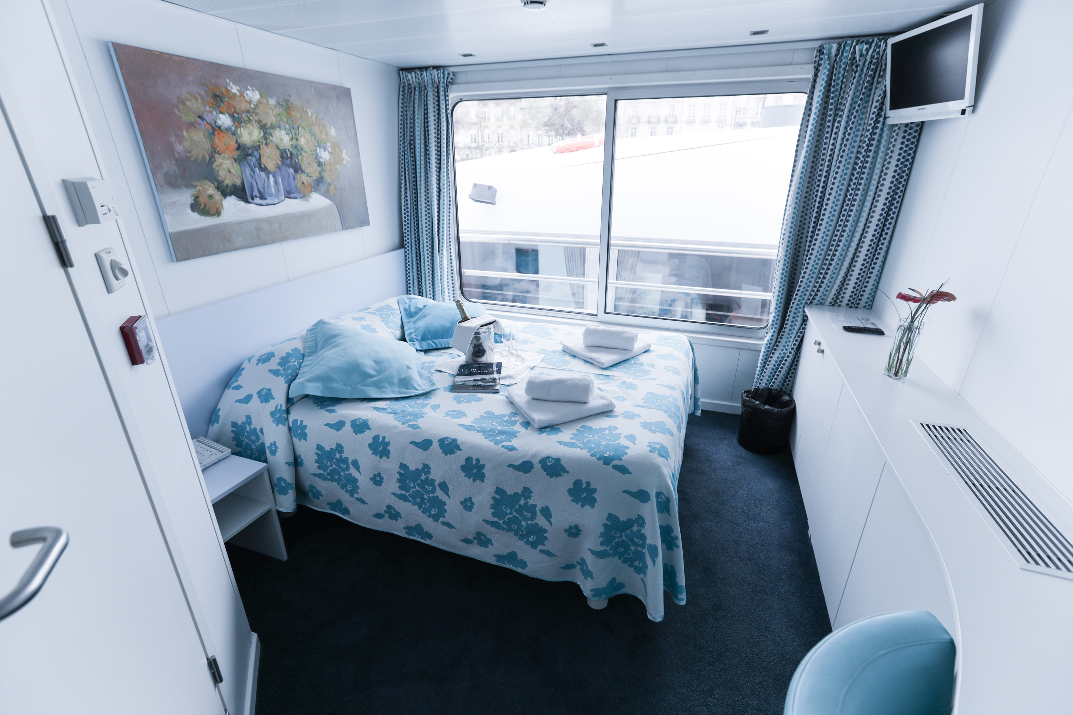 CroisiEurope MS Cyrano de Bergerac Superior Cabin 4.jpg